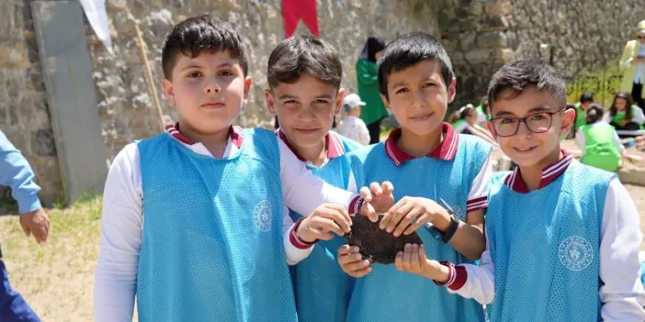 Gümüşhane’de çocuklar arkeolojik kazı yaptı!