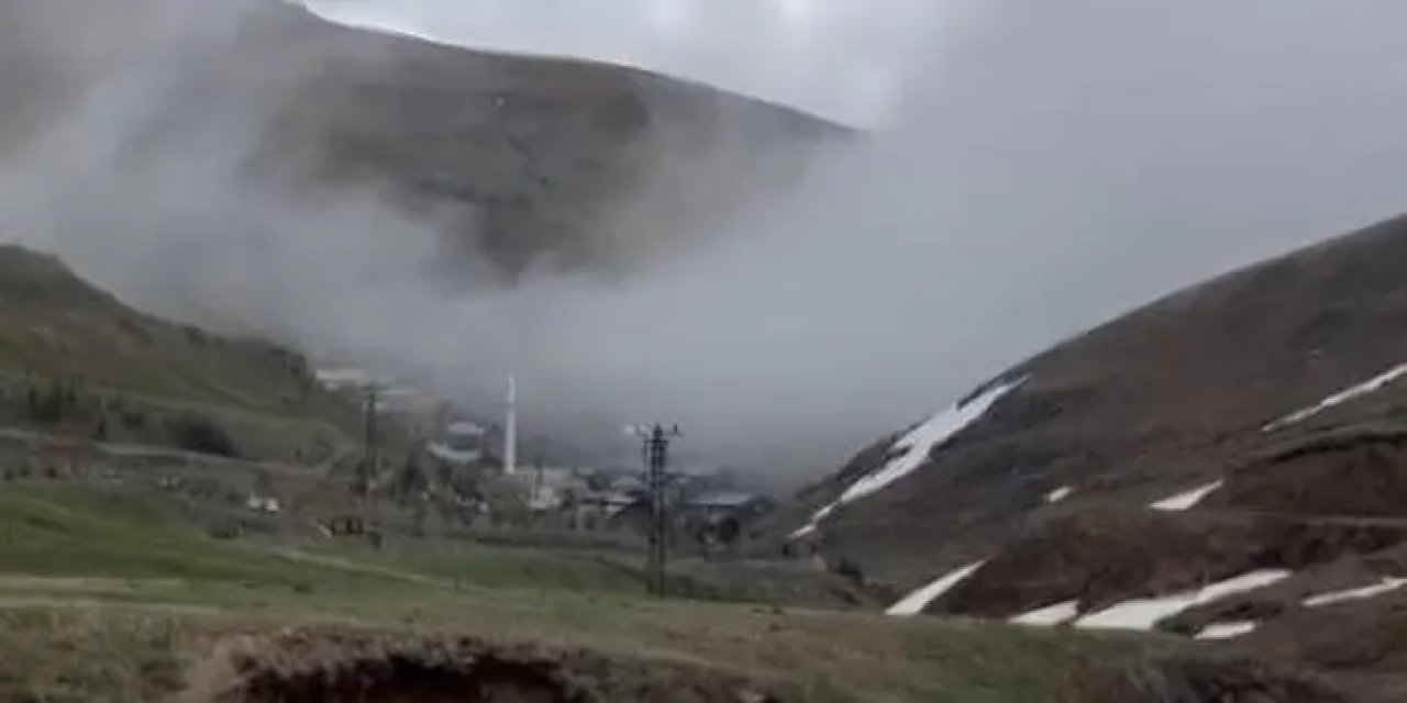 Bayburt’un Dumlu köyü yaylasında karlar erimeye başladı