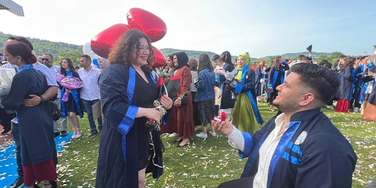 Zonguldak'ta üniversite mezuniyet töreninde evlilik teklifi
