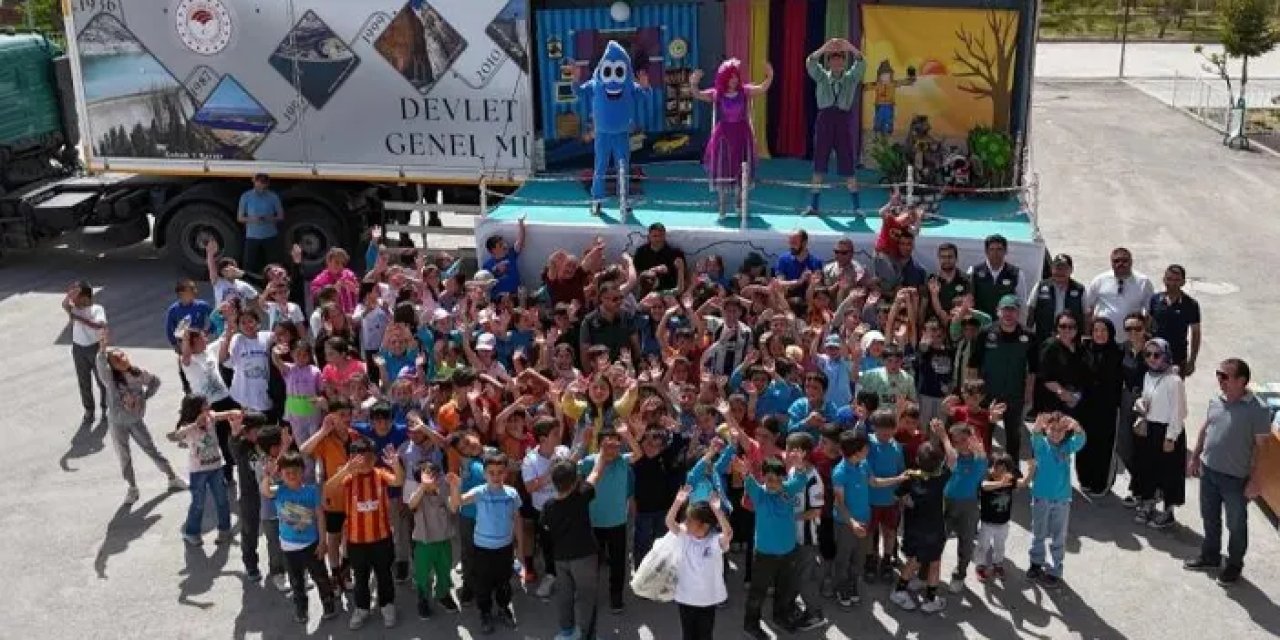 Bayburt’ta çocuklar tiyatro ile bilgilendirildi!