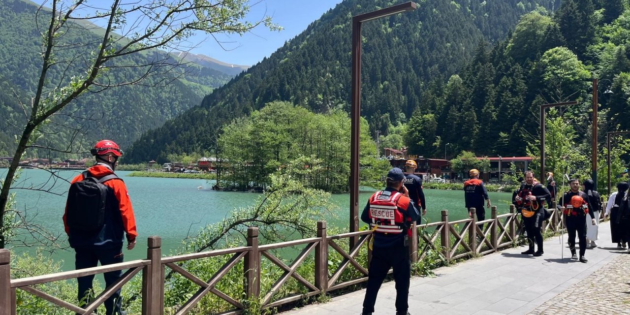 Trabzon'da Uzungöl'de dereye düşen çocuk için arama çalışmaları sürüyor