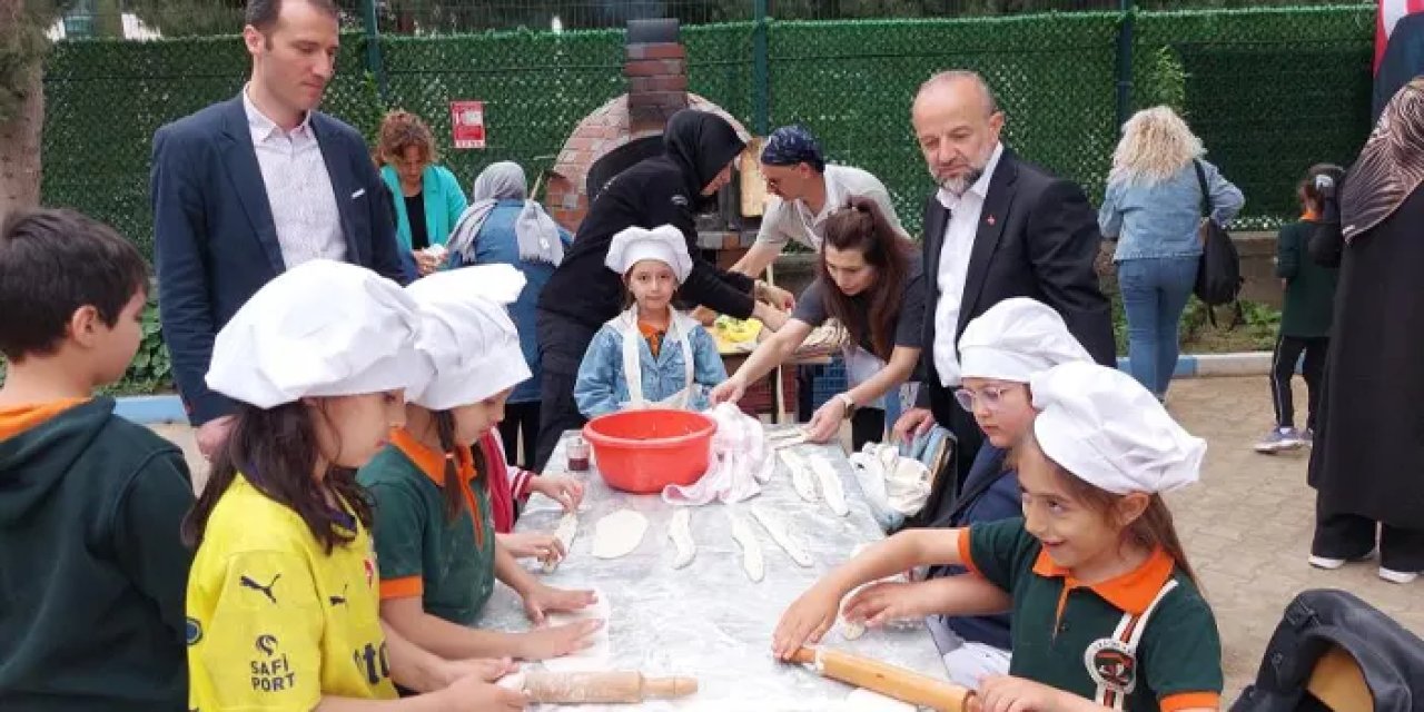 Samsun’da minik ellerden kıymalı pide!