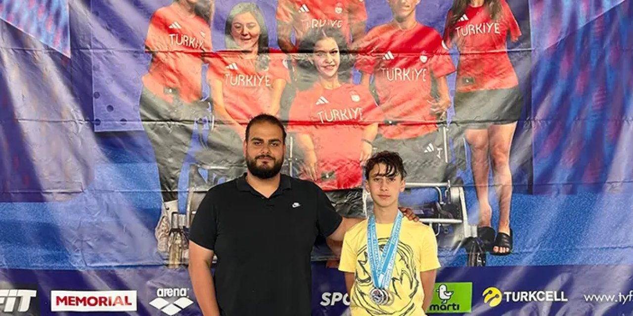 Trabzonlu Ahmet Mirza Düzdemir yüzmede Türkiye üçüncüsü oldu