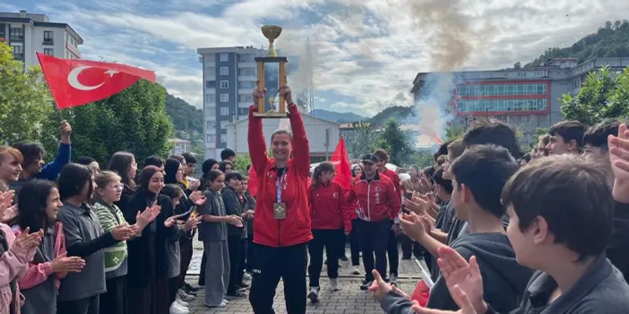 Çay bahçesinden Avrupa zirvesine: Hopalı Nisagül altın madalya ile döndü