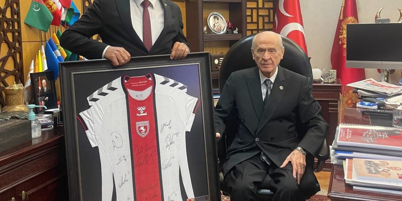 Devlet Bahçeli'ye Samsunspor forması