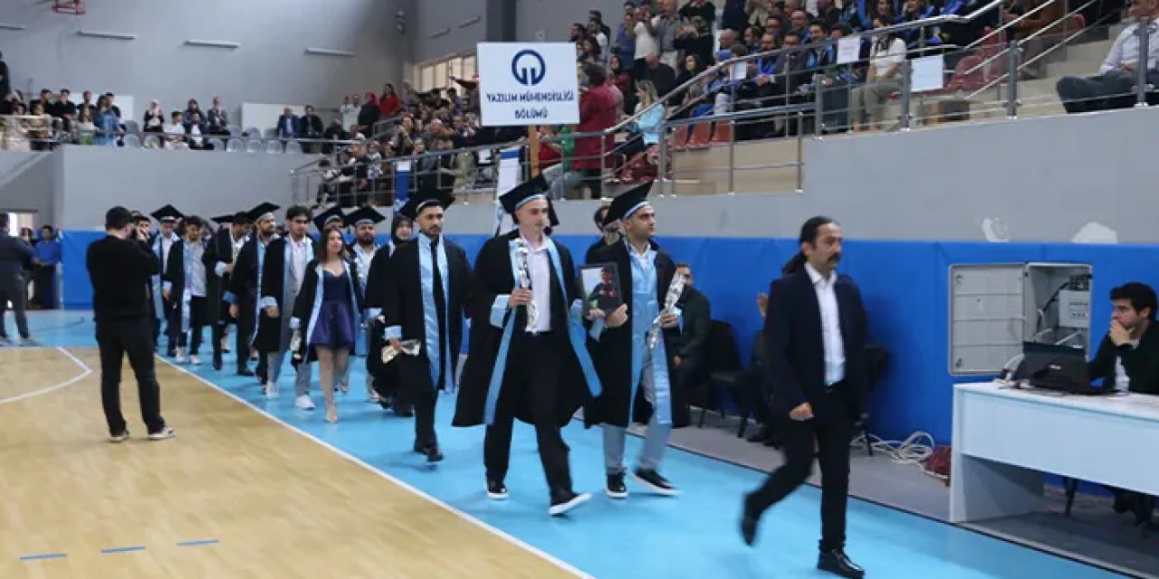 KTÜ Of Teknoloji Fakültesi’nde mezuniyet coşkusu!