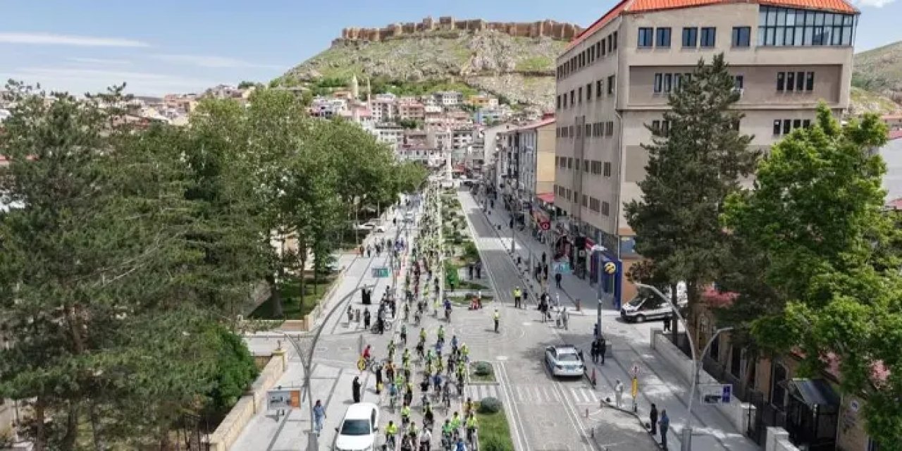 Bayburt’ta bisikletliler farkındalık için pedal çevirdi!