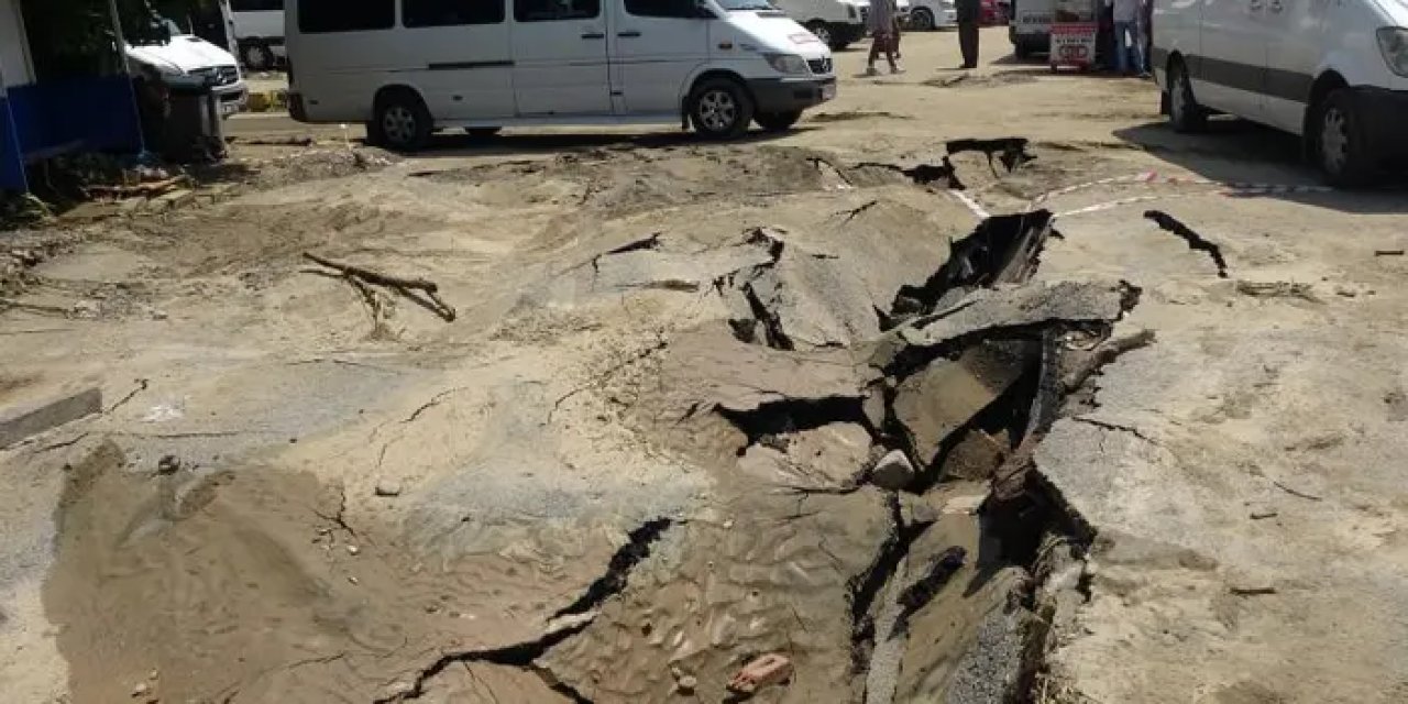 Deprem değil, sel! Trabzon'daki felaket yolu bu hale getirdi