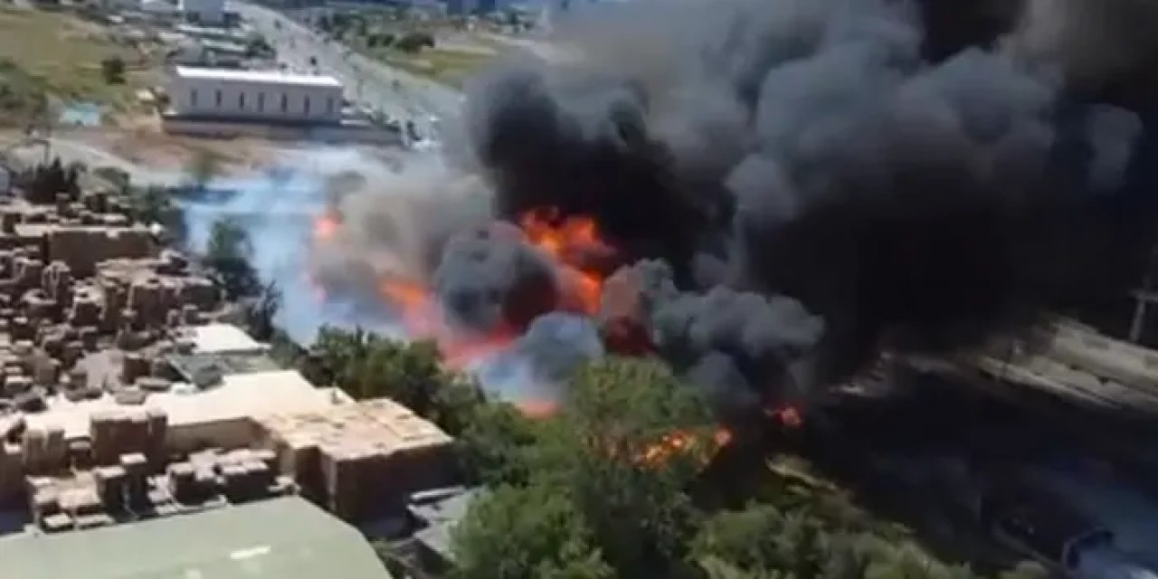 Kocaeli'de palet fabrikası alev alev yanıyor