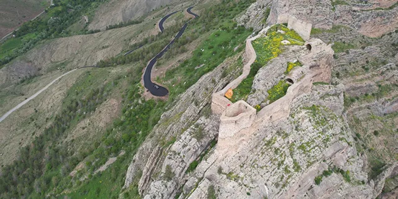 Gümüşhane'de tarihi kale yollarında çalışma başlatıldı