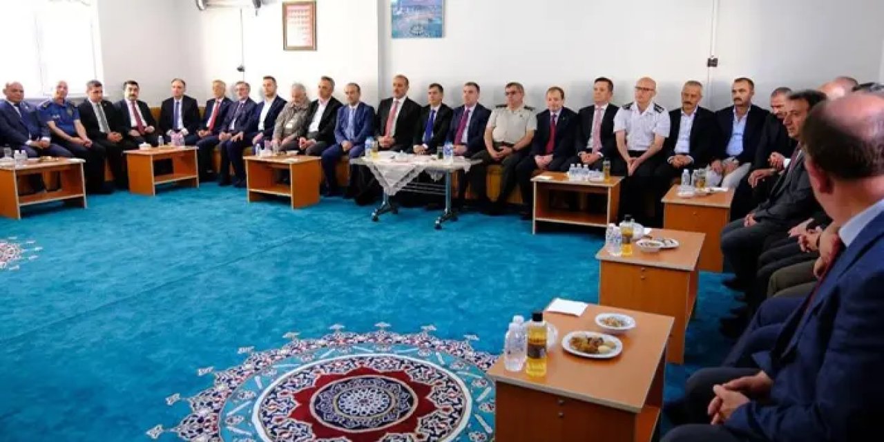 Bayburt’ta bayram geleneği Dürdürülüyor: Bu yılki buluşma Camiikebir’de