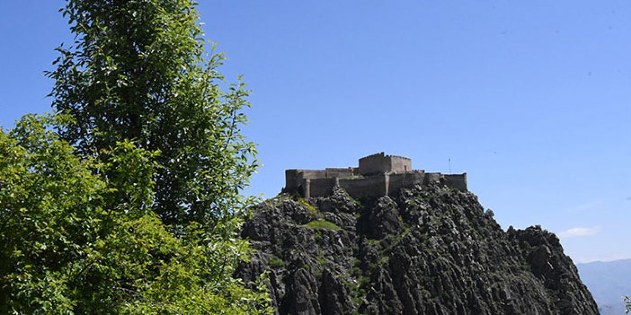 Gümüşhane'de tarihi kalelere ulaşımı sağlayan yollarda çalışma başlatıldı!