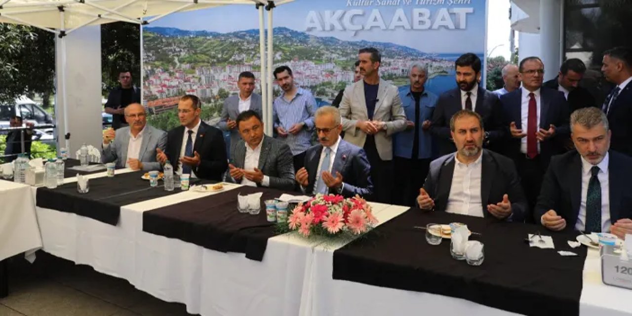 Akçaabat'ta geleneksel bayramlaşma: Başkan Ekim: "Bu şehri güzel yarınlara hep birlikte taşıyacağız"