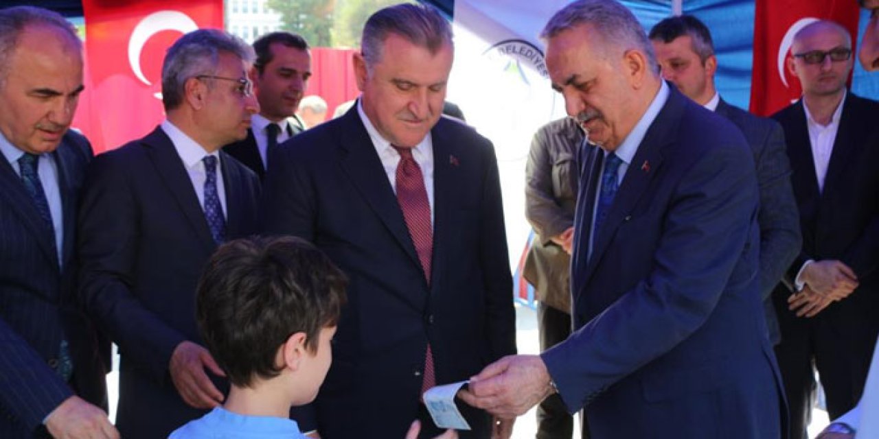 Bakan Osman Aşkın Bak Rize’de bayramlaşma törenine katıldı