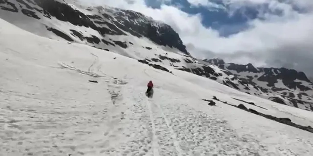 Rize’de Haziran ayında karda kayak!