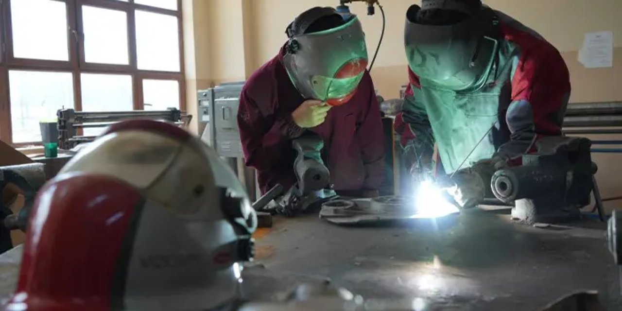 Lise değil, adeta fabrika! Bayburt’ta genç ustalar yetişiyor