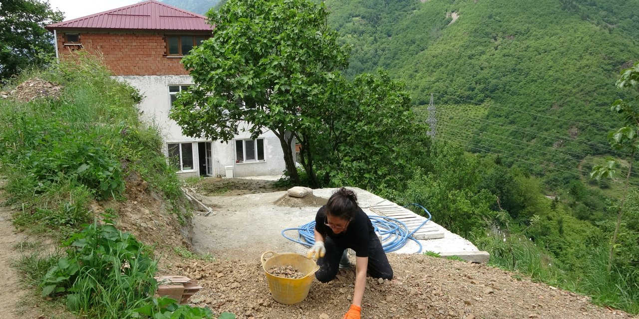 Sanat hayatını bırakıp Trabzon'da köye yerleşti!