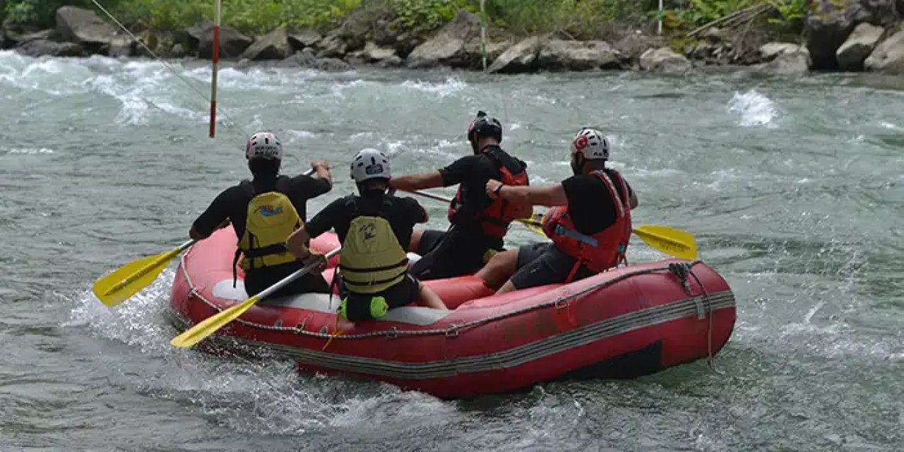 Fırtına deresinde antrenman yaptılar! Türkiye'yi temsil edecekler