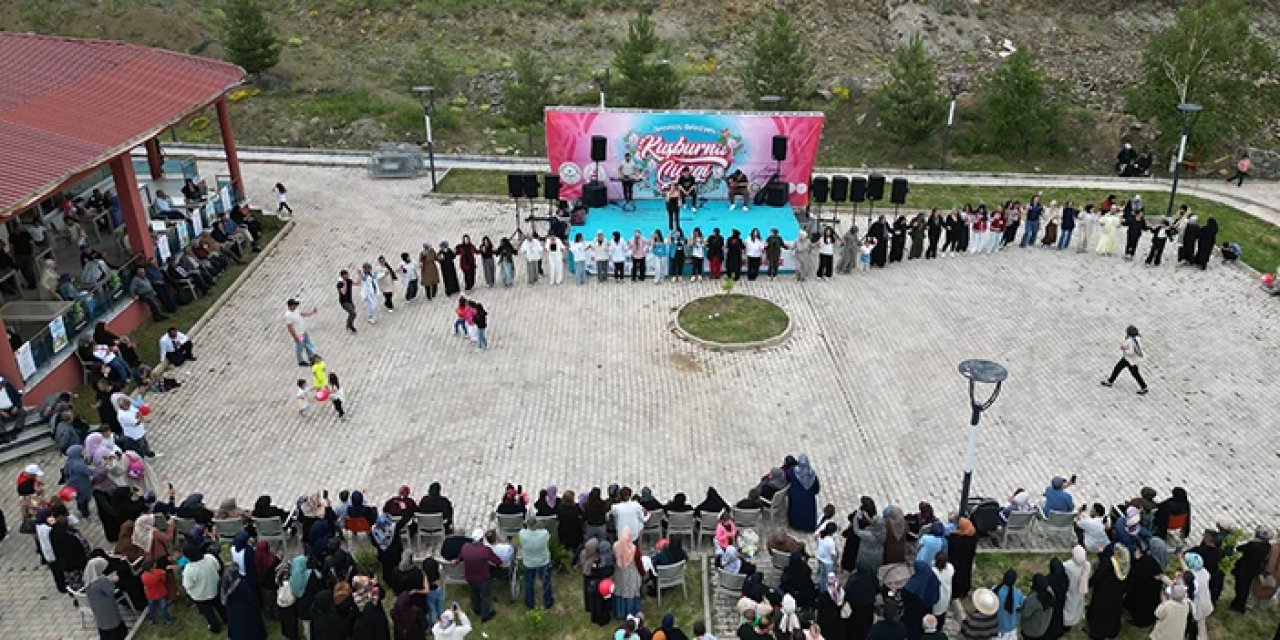 Bayburt'ta "1. Kuşburnu Çiçeği Festivali"