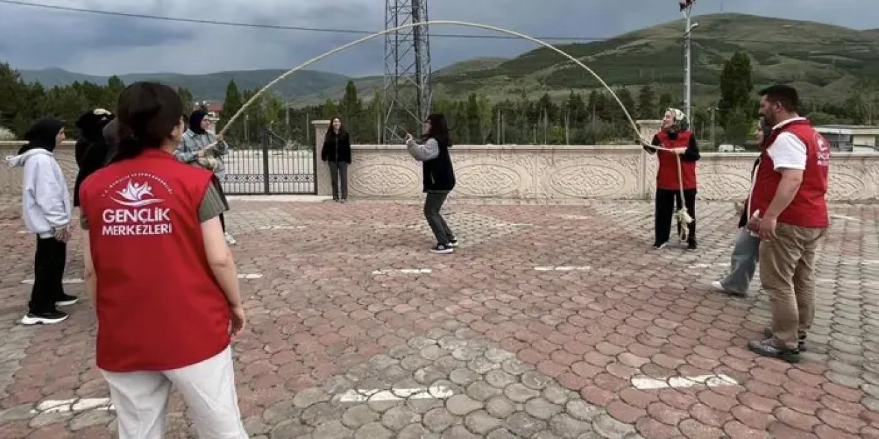 Bayburt’ta lise öğrencilerine yıl sonu şenliği