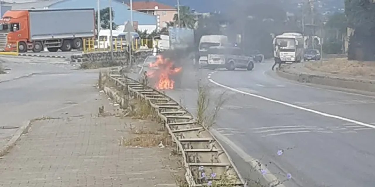 Samsun’da seyir halindeki otomobil alev alev yandı