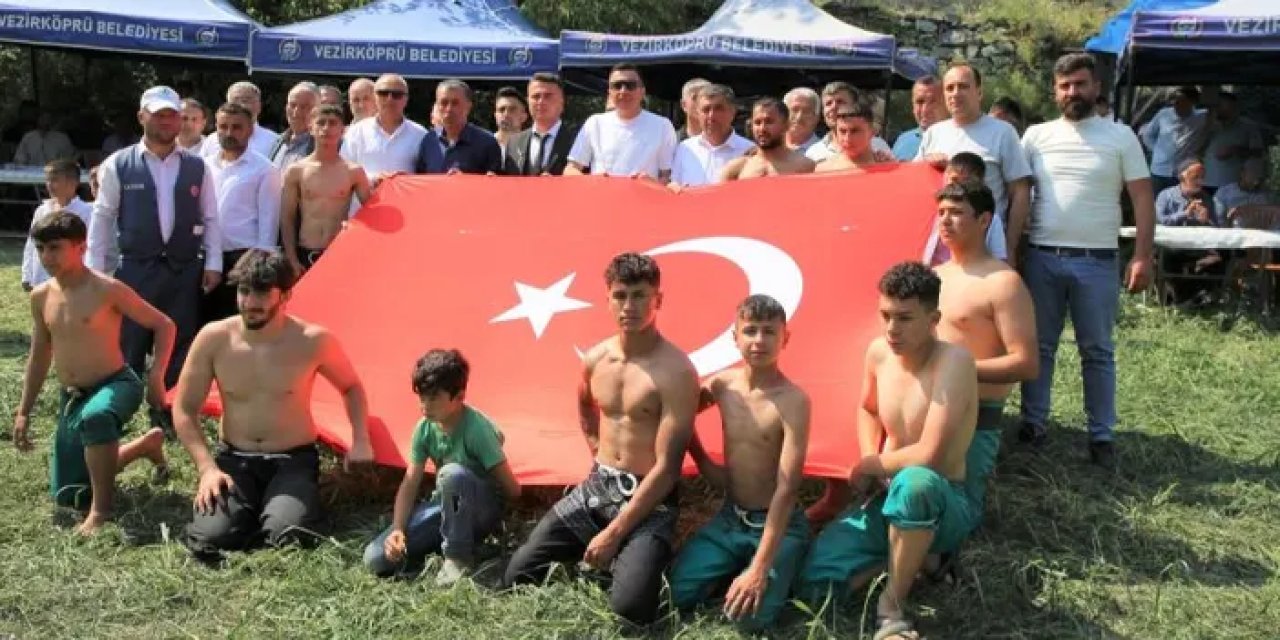 Samsun’da 6 asırlık gelenek yaşatıldı! Düğün ve güreş coşkusu bir arada