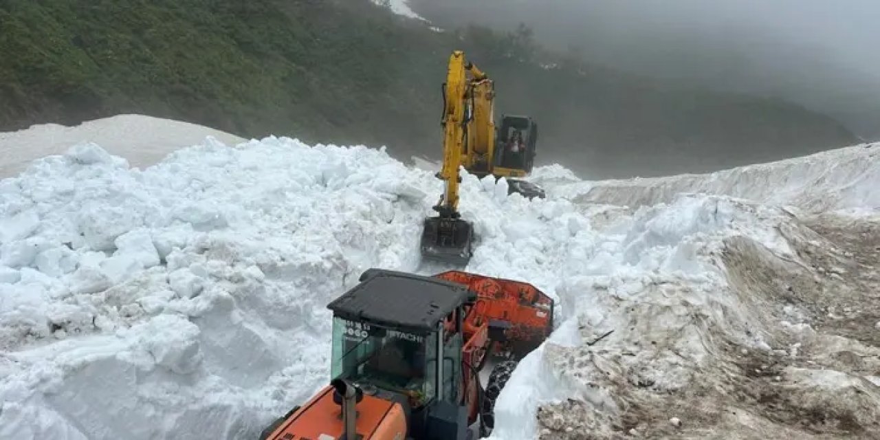 Rize’nin yaylalarında karla mücadele sürüyor!