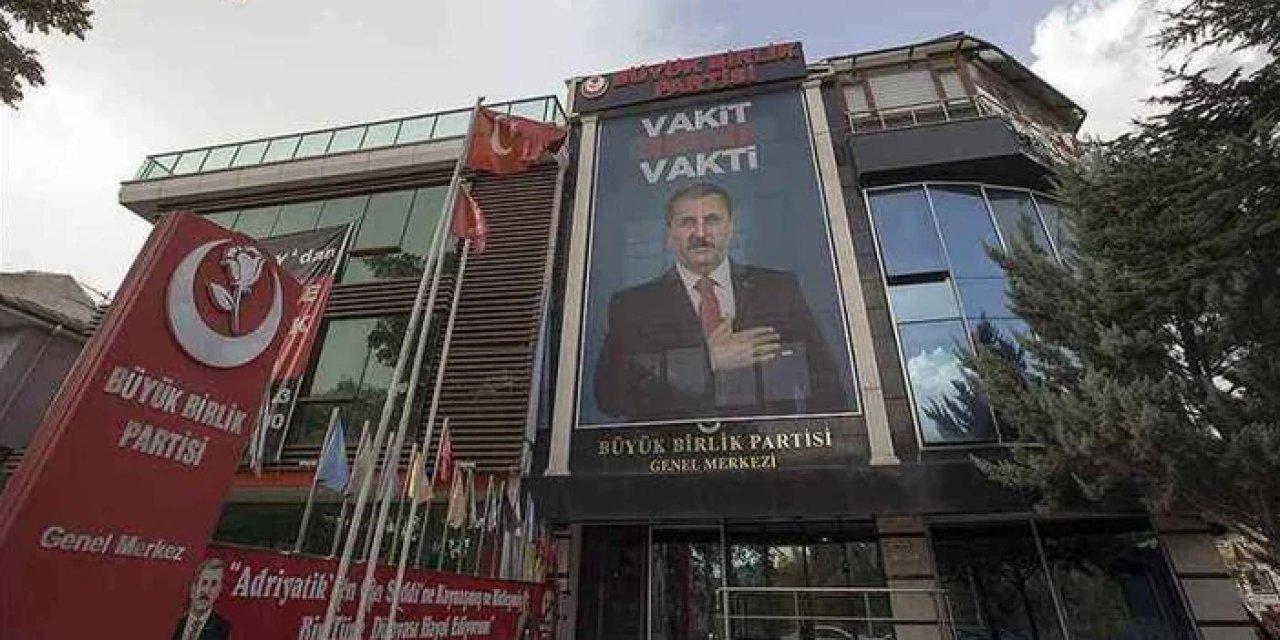 O partide son dakika! 2 il başkanı görevden alındı