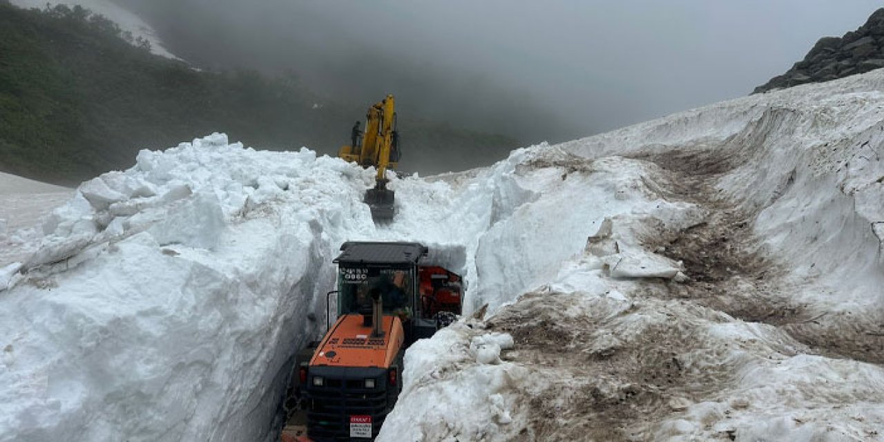 Rize’de haziran ayında kar ile mücadele!