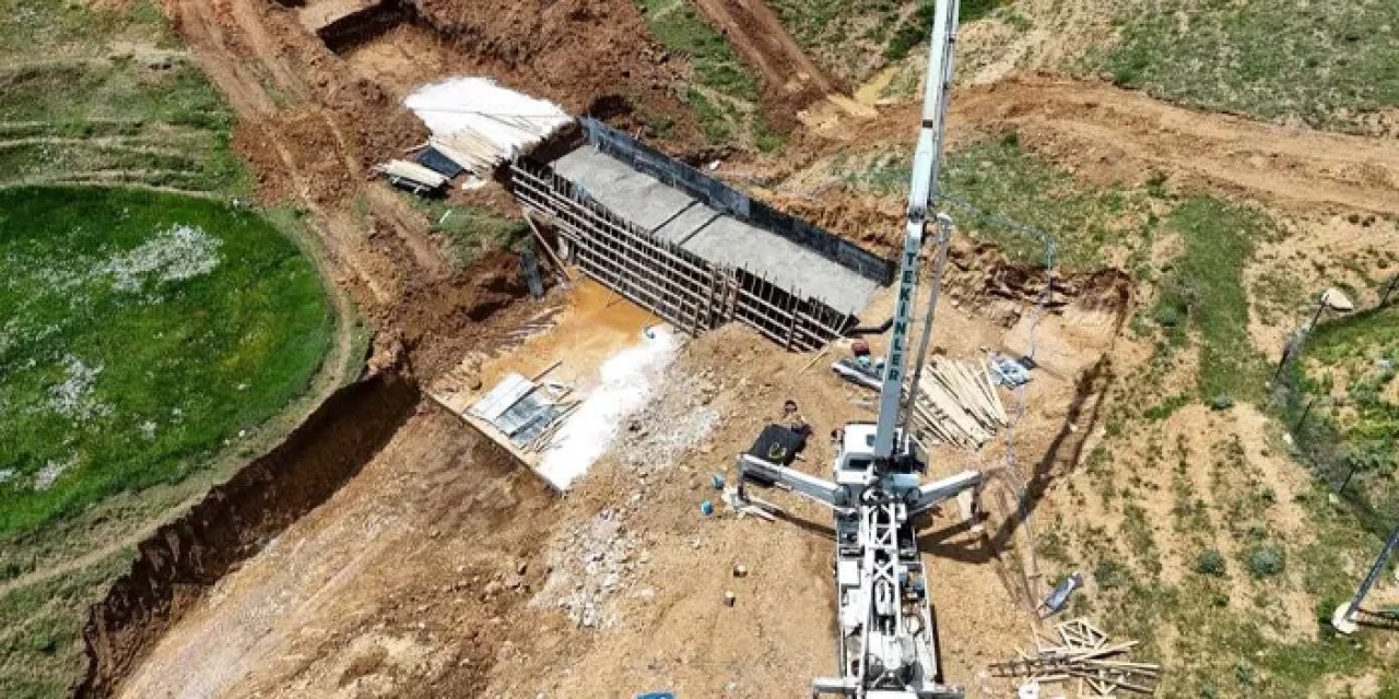 Bayburt Yukarı Dikmetaş köyünde taşkın inşaatı!