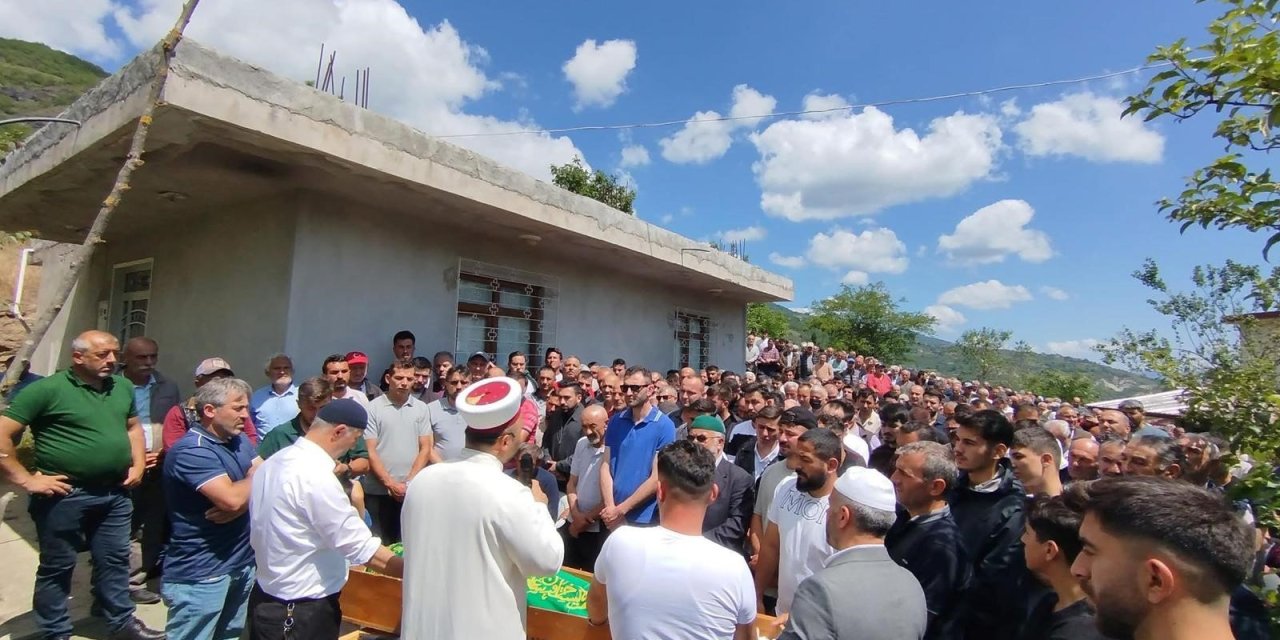 Kahramanmaraş'ta hayatını kaybeden operatör Ordu'da toprağa verildi