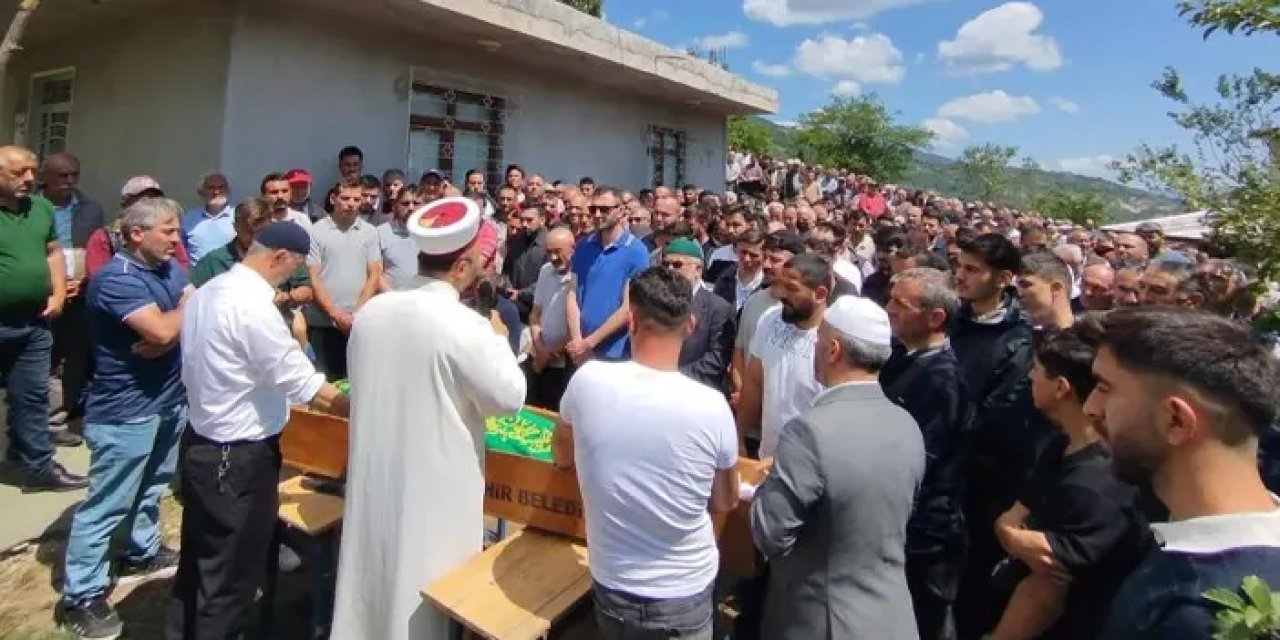 Ordu’da acı veda! Çöken binada hayatını kaybeden operatör defnedildi