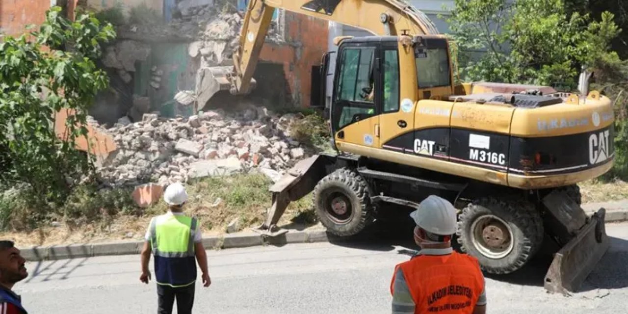 Samsun’da suç yuvalarına müdahale! Metruk binalar yıkılıyor