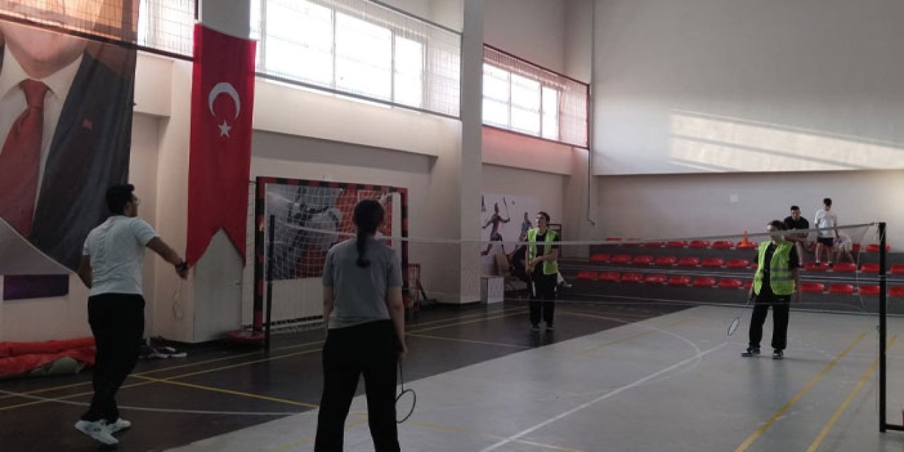 Samsun’da liseler arası badminton turnuvası heyecanı sona erdi!