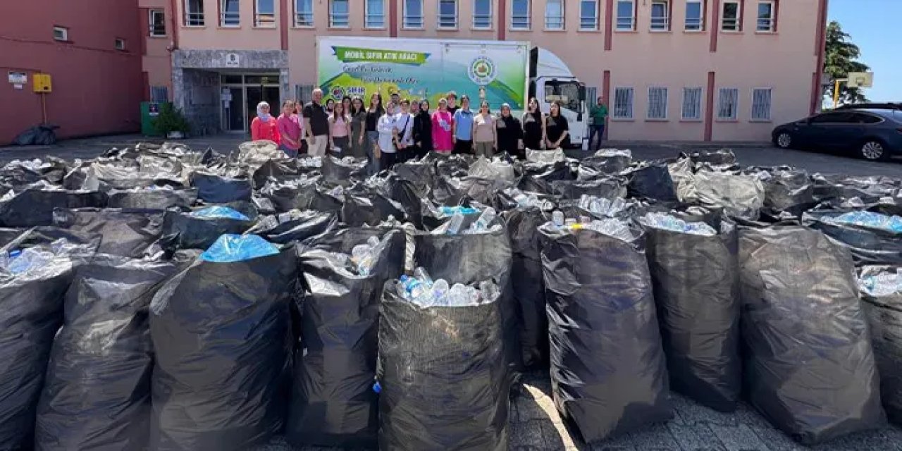 Ordu'da lise öğrencileri 67 bin pet şişeyle çevreye nefes oldular!