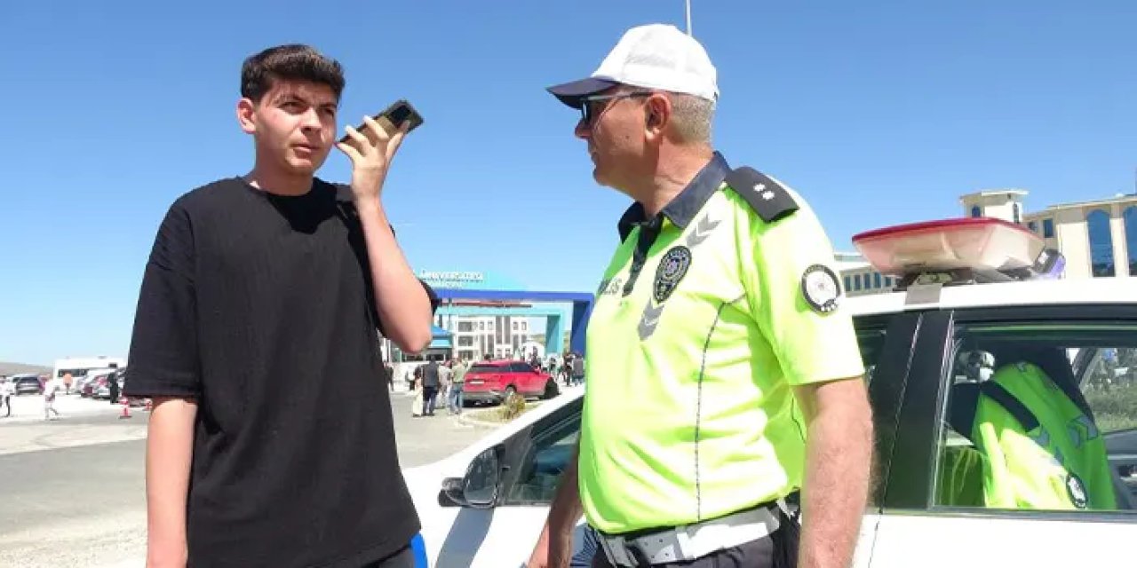 Bayburt'a kimliğini takside unuttu! Polis yardımıyla saniyeler kala sınava yetişti