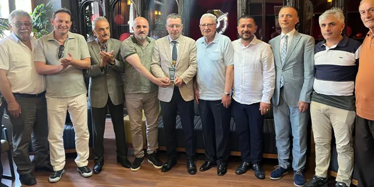 Hakan Usta’ya Yılın Bürokratı ödülü! “Bu şehrin insanıyız”