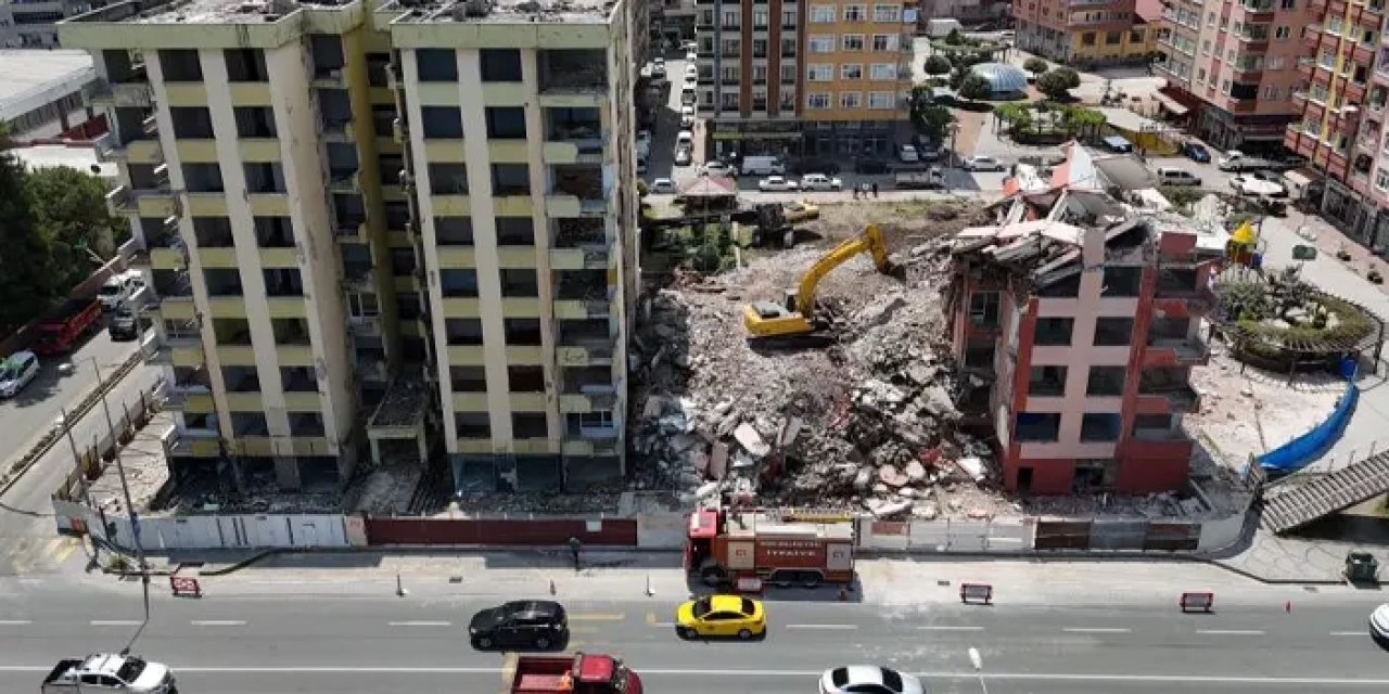 Rize’de riskli binaların yıkımı sürüyor!