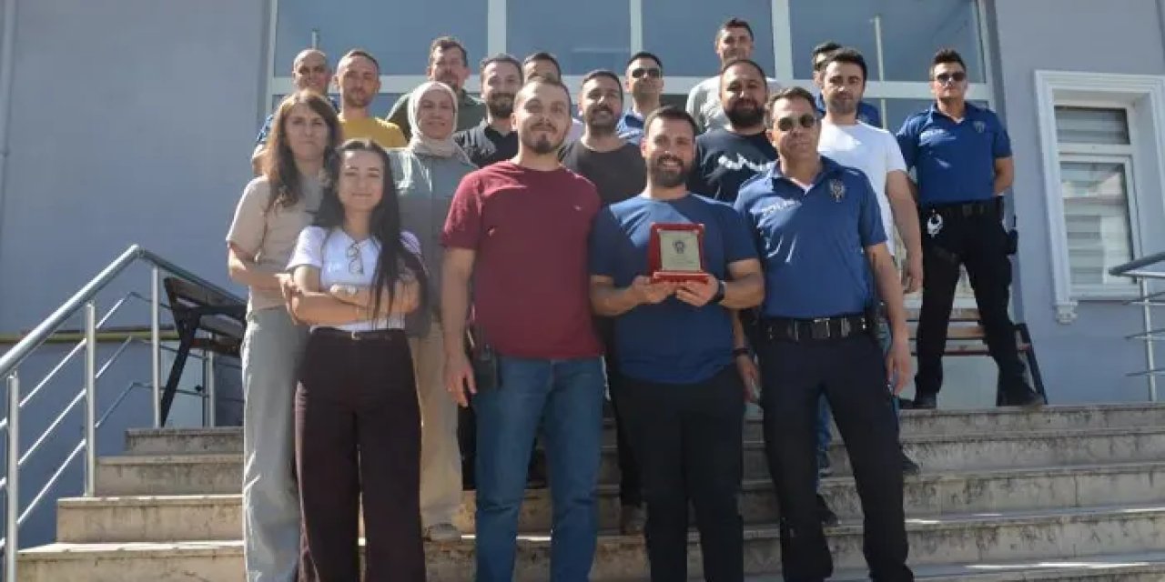 Samsun’da polis memuruna veda plaketi verildi!