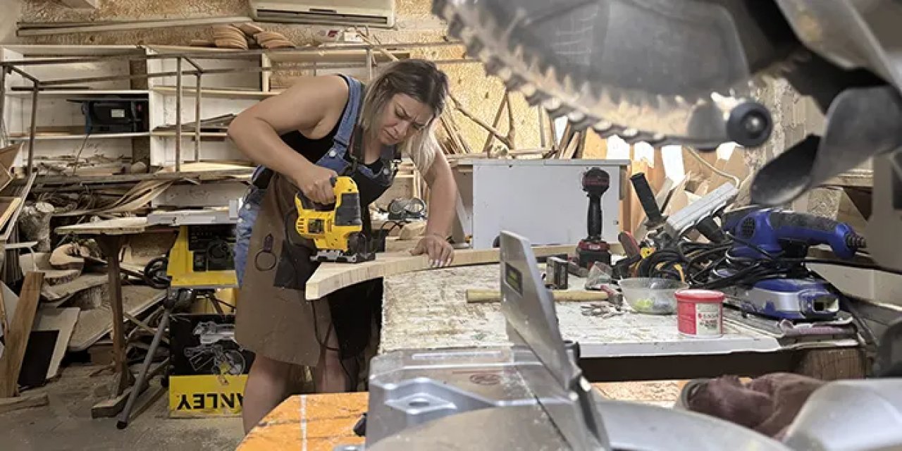 "Sen yapamazsın" dediler, marangoz atölyesi kurdu!