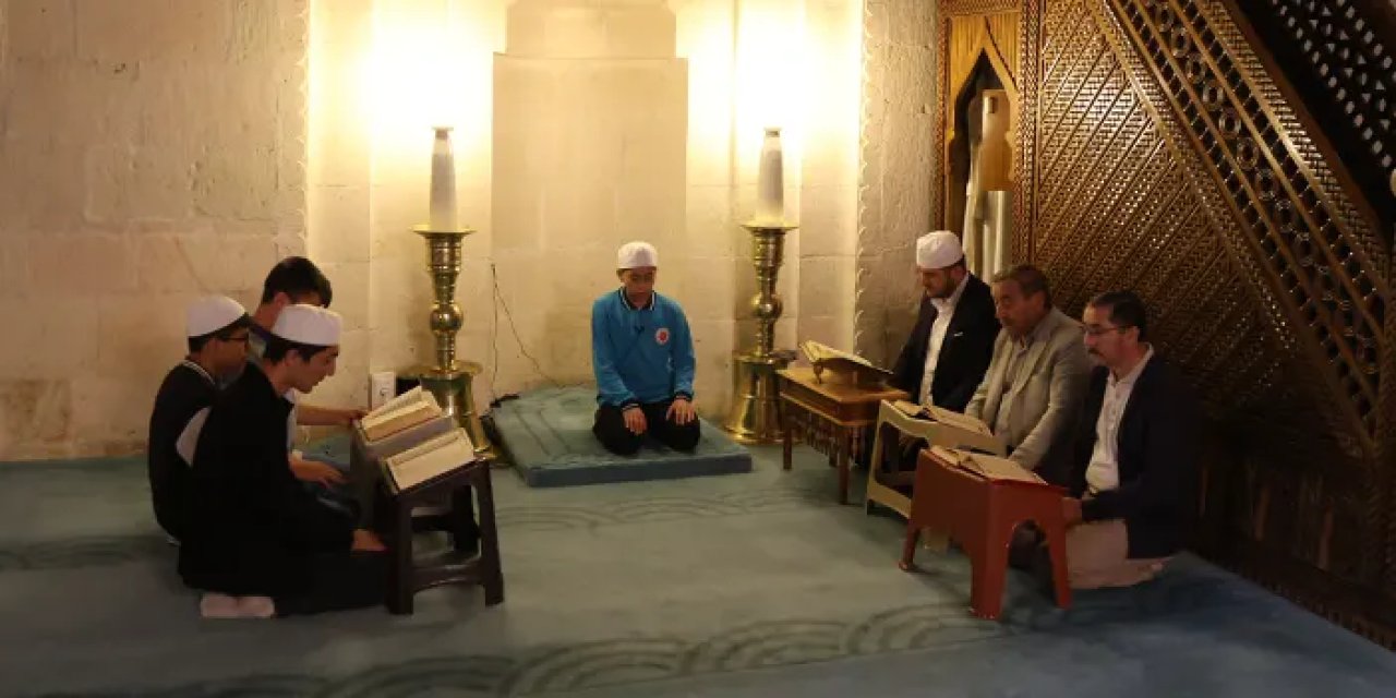 Bayburt'ta hafızlığını tamamlayan Abdulhamit Yılmaz Kur’an’ı bir günde hatmetti!