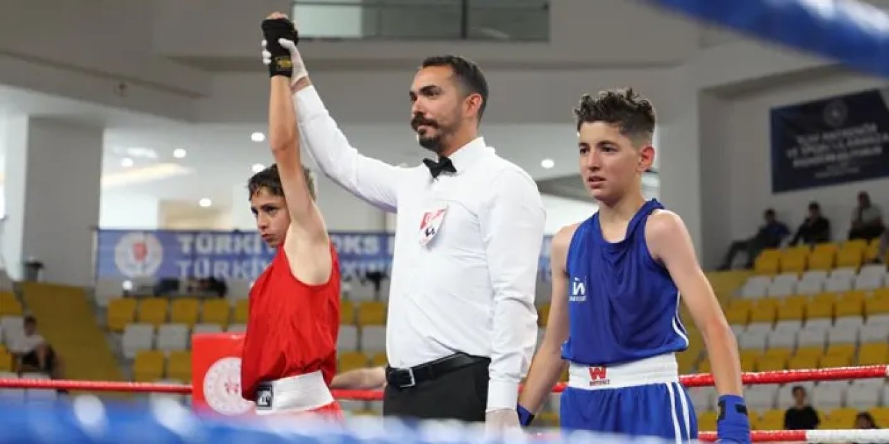 Bayburt’ta 850 sporcunun katılımıyla boks şampiyonası başladı