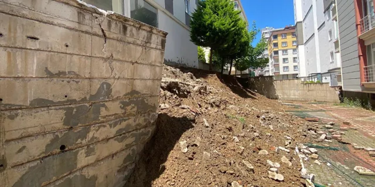 Samsun’da sitenin istinat duvarı çöktü!