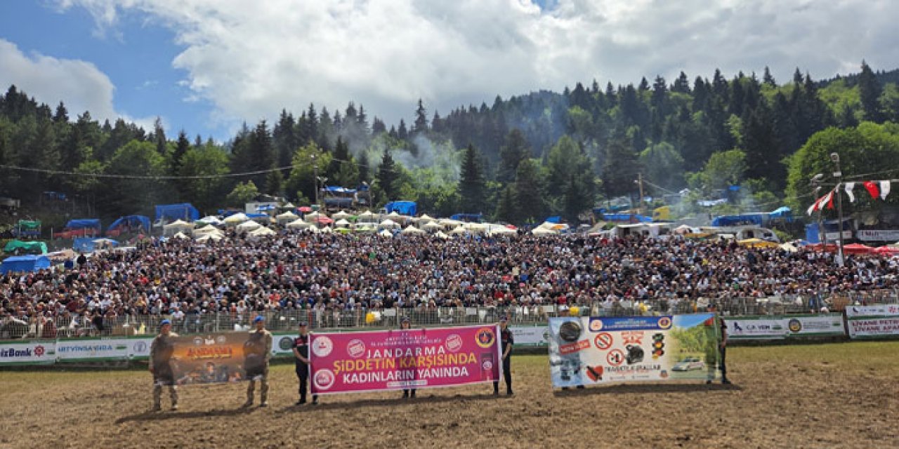 Artvin’de Kafkasör heyecanı boğa güreşleriyle zirve yaptı!