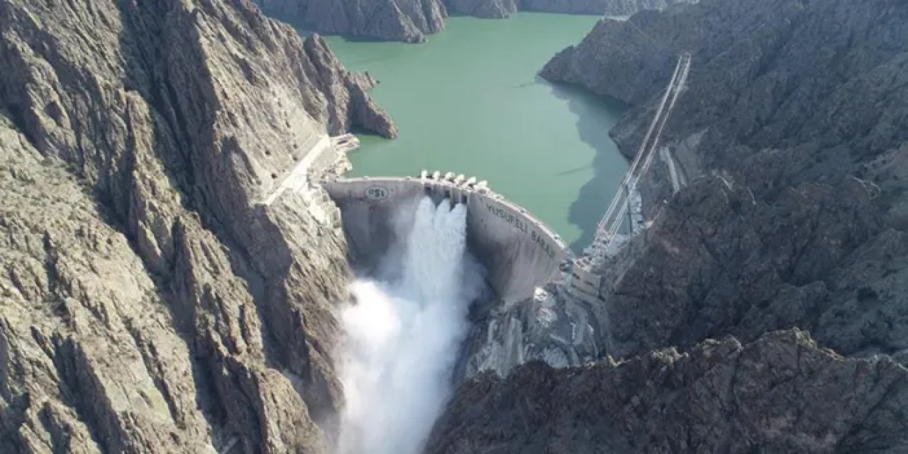 Türkiye’nin en yüksek barajı ülke ekonomisine enerji oldu!