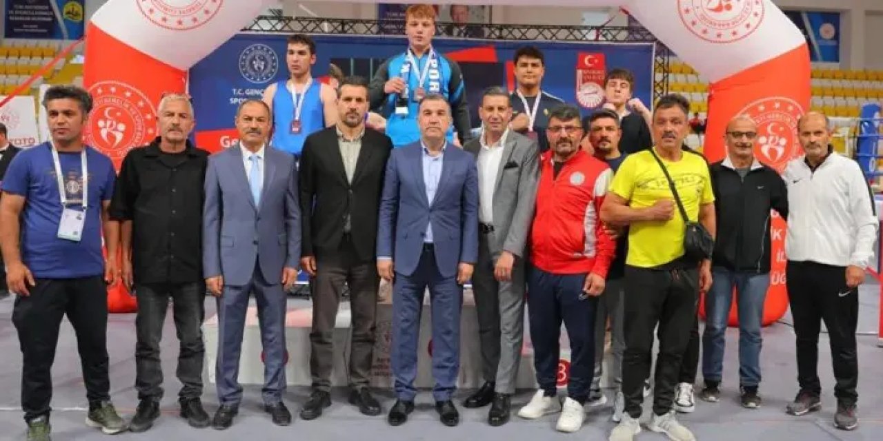 Bayburt’ta nefes kesen boks şampiyonası sona erdi: 850 sporcu kıyasıya yarıştı