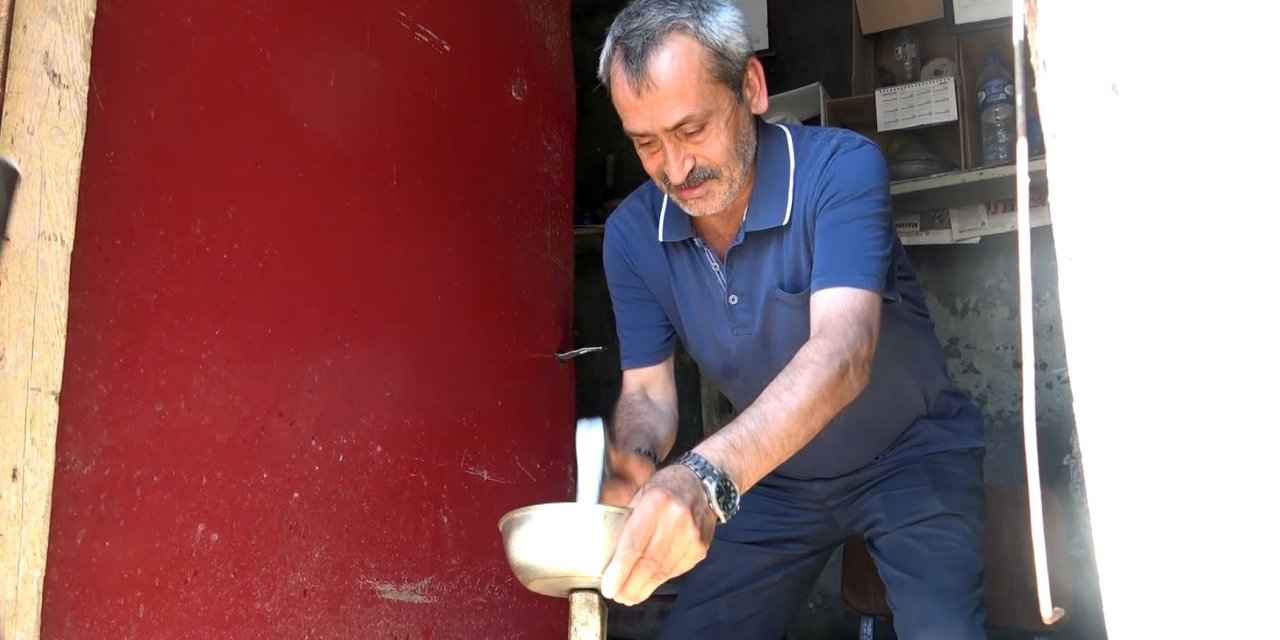 Kazancılar Sokağı'nın son kalaycısı ayakta durmaya çalışıyor
