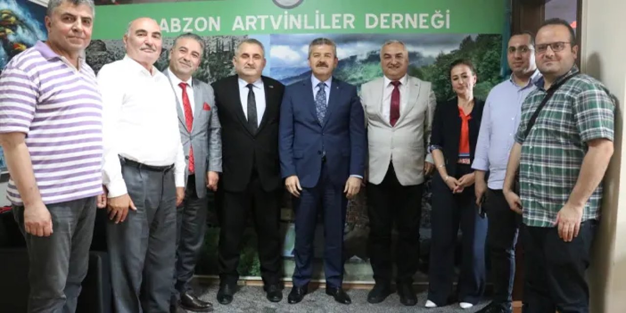 Artvin Valisi ve AÇÜ Rektörü Trabzon’da hemşehri buluşmasında