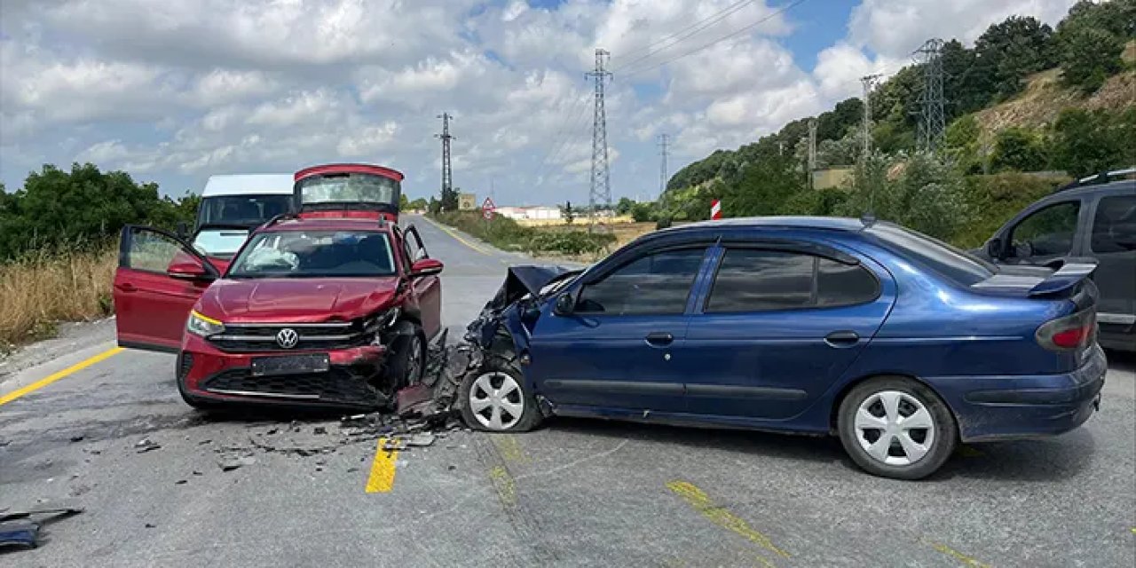 Samsun'un Bafra ilçesinde iki araç birbirine girdi!