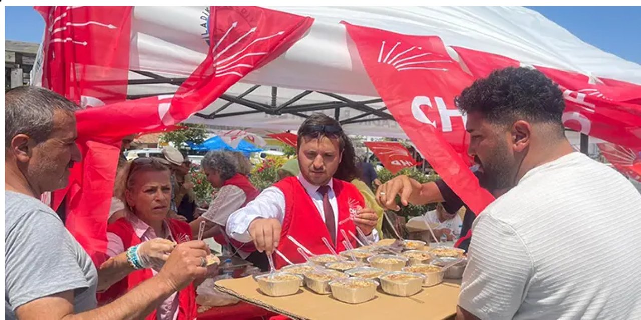 CHP İlçe Başkanı Samet Dilmen muharrem ayında Samsun halkına aşure dağıttı!